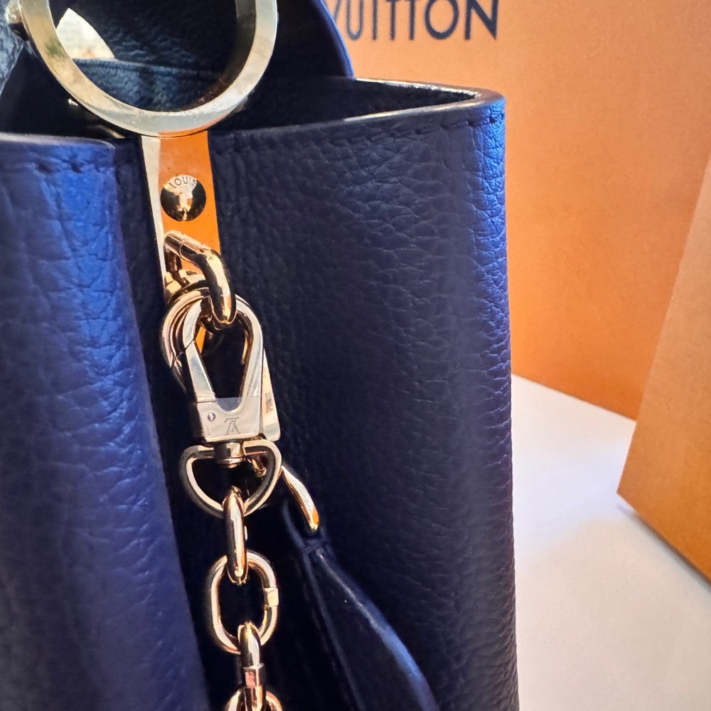 Limited Louis Vuitton Navy Capucines MM - Picture 8 of 16